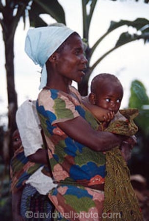 africa;african;africans;black;ethnic,mother;mummy;baby;female;people;person;persons;portrait;portraits;tradition;traditional;costume;costumes;traditional-costume;traditional-costumes;culture;cultural;tribe;tribal