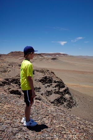 Africa;Aussenkehr;Aussenkehr-4wd-Trail;Aussenkehr-4x4-Trail;Aussenkehr-Nature-Park;Aussenkehr-Nature-Park-Trails;Aussenkehr-Nature-Trails;boy;boys;child;children;desert;deserts;dry;kid;kids;Namib-Desert;Namibia;people;person;small-boy;Southern-Africa;Southern-Namiba;tourism;tourist;tourists;young-boy