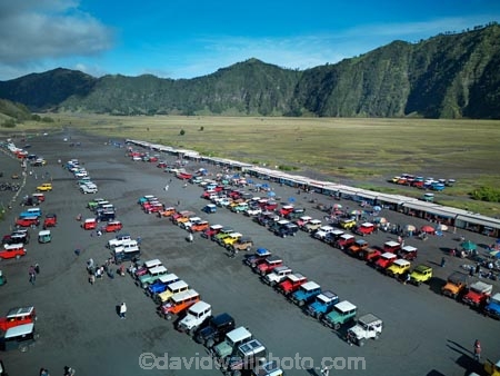 Java;Indonesia;Asia;South-East-Asia;Southeast-Asia;Mt-Bromo;Gunung-Bromo;Bromo;Mount-Bromo-4wd;4wds;4wds;4x4;4x4s;4x4s;four-by-four;four-by-fours;four-wheel-drive;four-wheel-drives;suv;suvs;toyota;toyota-landscruiser;toyota-landscruisers;volcano;volcanoes;toyotas;landcruiser;landcruisers;FJ40;40-series;Forty-series;classic;old;vehicle;vehicles;tourism;Segara-Wedi;sand-ocean;aerial;aerial-photo;aerial-photograph;aerial-photographs;aerial-photography;aerial-photos;aerial-view;aerial-views;aerials;drone-aerial;drone;tourism;travel