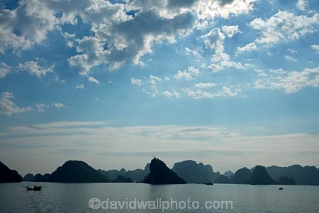 Asia;blue-sky;cloud;clouds;Ha-Long-Bay;Halong-Bay;karst-landscape;limestone-karsts;North-Vietnam;Northern-Vietnam;Qung-Ninh-Province;Quang-Ninh-Province;skies;sky;South-East-Asia;Southeast-Asia;sun;tourism;UN-world-heritage-area;UN-world-heritage-site;UNESCO-World-Heritage-area;UNESCO-World-Heritage-Site;united-nations-world-heritage-area;united-nations-world-heritage-site;Vnh-H-Long;Vietnam;Vietnamese;world-heritage;world-heritage-area;world-heritage-areas;World-Heritage-Park;World-Heritage-site;World-Heritage-Sites