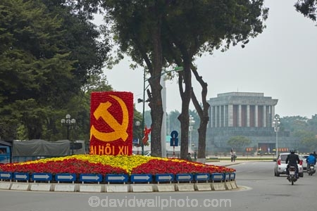Asia;Asian;hammer-and-sickle-symbol;Hanoi;heritage;historic;historic-place;historic-places;historical;historical-place;historical-places;history;old;roundabout;roundabouts;South-East-Asia;Southeast-Asia;street;street-scene;street-scenes;streets;tradition;traditional;traffic-circle;traffic-circles;Vietnam;Vietnamese