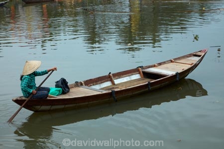 Asia;Asian;boat;boats;Central-Sea-region;dinghies;dinghy;Hi-An;Hoi-An;Hoi-An-Old-Town;Hoian;Indochina;old-town;people;person;row-boat;row-boats;row_boat;row_boats;rowboat;rowboats;South-East-Asia;Southeast-Asia;SÃ´ng-Thu-Bn;Thu-Bn-River;Thu-Bon-River;UN-world-heritage-area;UN-world-heritage-site;UNESCO-World-Heritage-area;UNESCO-World-Heritage-Site;united-nations-world-heritage-area;united-nations-world-heritage-site;Vietnam;Vietnamese;world-heritage;world-heritage-area;world-heritage-areas;World-Heritage-Park;World-Heritage-site;World-Heritage-Sites