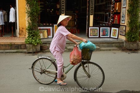 Asia;Asian;Asian-conical-hat;Asian-conical-hats;bicycle;bicycles;bike;bikes;Central-Sea-region;conical-hat;conical-hats;cycle;cycles;Hi-An;Hoi-An;Hoi-An-Old-Town;Hoian;Indochina;leaf-hat;leaf-hats;non-la;nÃ³n-lÃ¡;old-town;palm_leaf-conical-hat;people;person;push-bike;push-bikes;push_bike;push_bikes;pushbike;pushbikes;South-East-Asia;Southeast-Asia;street;street-scene;street-scenes;streets;UN-world-heritage-area;UN-world-heritage-site;UNESCO-World-Heritage-area;UNESCO-World-Heritage-Site;united-nations-world-heritage-area;united-nations-world-heritage-site;Vietnam;Vietnamese;Vietnamese-conical-hat;Vietnamese-conical-hats;Vietnamese-hat;Vietnamese-hats;Vietnamese-symbol;world-heritage;world-heritage-area;world-heritage-areas;World-Heritage-Park;World-Heritage-site;World-Heritage-Sites