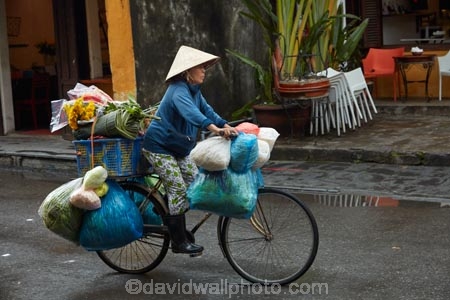Asia;Asian;Asian-conical-hat;Asian-conical-hats;bicycle;bicycles;bike;bikes;Central-Sea-region;conical-hat;conical-hats;cycle;cycles;Hi-An;Hoi-An;Hoi-An-Old-Town;Hoian;Indochina;leaf-hat;leaf-hats;non-la;nÃ³n-lÃ¡;old-town;overload;overloaded;palm_leaf-conical-hat;people;person;push-bike;push-bikes;push_bike;push_bikes;pushbike;pushbikes;rain;rainy;South-East-Asia;Southeast-Asia;street;street-scene;street-scenes;streets;UN-world-heritage-area;UN-world-heritage-site;UNESCO-World-Heritage-area;UNESCO-World-Heritage-Site;united-nations-world-heritage-area;united-nations-world-heritage-site;Vietnam;Vietnamese;Vietnamese-conical-hat;Vietnamese-conical-hats;Vietnamese-hat;Vietnamese-hats;Vietnamese-symbol;world-heritage;world-heritage-area;world-heritage-areas;World-Heritage-Park;World-Heritage-site;World-Heritage-Sites