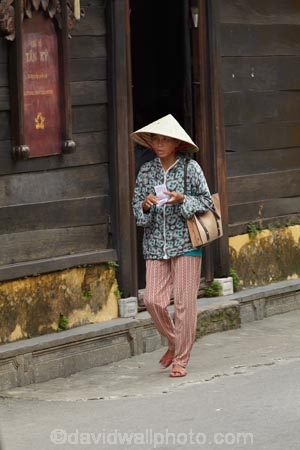 Asia;Asian;Asian-conical-hat;Asian-conical-hats;Central-Sea-region;conical-hat;conical-hats;female;females;Hi-An;Hoi-An;Hoi-An-Old-Town;Hoian;Indochina;ladies;lady;leaf-hat;leaf-hats;non-la;nÃ³n-lÃ¡;old-town;palm_leaf-conical-hat;people;person;South-East-Asia;Southeast-Asia;street;street-scene;street-scenes;streets;UN-world-heritage-area;UN-world-heritage-site;UNESCO-World-Heritage-area;UNESCO-World-Heritage-Site;united-nations-world-heritage-area;united-nations-world-heritage-site;Vietnam;Vietnamese;Vietnamese-conical-hat;Vietnamese-conical-hats;Vietnamese-hat;Vietnamese-hats;Vietnamese-symbol;woman;women;world-heritage;world-heritage-area;world-heritage-areas;World-Heritage-Park;World-Heritage-site;World-Heritage-Sites