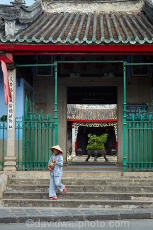 1773;All-Chinese-Assembly-Hall;Asia;Asian-temple;building;buildings;Central-Sea-region;Chinese-All_Community-Assembly-Hall;faith;Hi-An;heritage;historic;historic-building;historic-buildings;historical;historical-building;historical-buildings;history;Hoi-An;Hoi-An-Old-Town;Hoian;Indochina;Ngu-Bang-Assembly-Hall;old;old-town;people;person;place-of-worship;places-of-worship;religion;religions;religious;South-East-Asia;Southeast-Asia;temple;temples;tradition;traditional;Trung-Hoa-Assembly-Hall;UN-world-heritage-area;UN-world-heritage-site;UNESCO-World-Heritage-area;UNESCO-World-Heritage-Site;united-nations-world-heritage-area;united-nations-world-heritage-site;Vietnam;Vietnamese;world-heritage;world-heritage-area;world-heritage-areas;World-Heritage-Park;World-Heritage-site;World-Heritage-Sites
