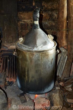 alcohol;Asia;Cam-Kim;Cam-Kim-Island;Central-Sea-region;distil;distill;distilleries;distillery;distilling;distilling-rice-wine;Hi-An;Hoi-An;Hoian;Indochina;liquor;manufacturing;moonshine;rice;rice-wine;South-East-Asia;Southeast-Asia;Vietnam;Vietnamese;wine