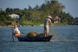 Asia;Asian;boat;boats;Central-Sea-region;fisher;fisherman;fishermen;fishing;fishing-boat;fishing-boats;Hi-An;Hoi-An;Hoian;Indochina;people;person;South-East-Asia;Southeast-Asia;SÃ´ng-Thu-Bn;Thu-Bn-River;Thu-Bon-River;Vietnam;Vietnamese