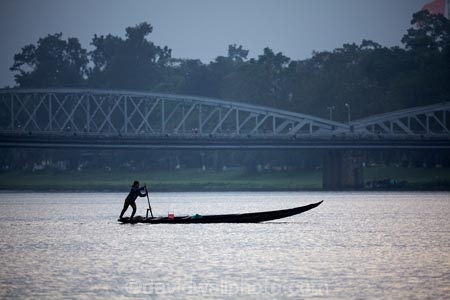 boat;boats;bridge;bridges;Hu;Hue;Huong-Giang;infrastructure;North-Central-Coast;Perfume-River;river;rivers;road-bridge;road-bridges;Song-Huong;Sông-Huong;Tha-Thiên_Hu-Province;Thua-Thien_Hue-Province;traffic-bridge;traffic-bridges;Trang-Tien-Bridge;transport;Vietnam;Vietnamese;Asia