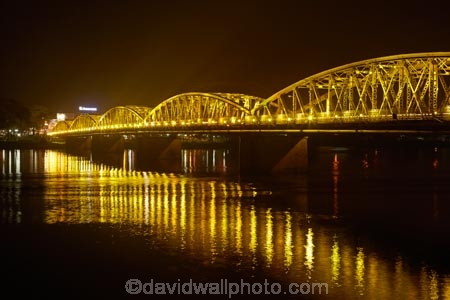 bridge;bridges;calm;dark;dusk;evening;Hu;Hue;Huong-Giang;infrastructure;light;lighting;lights;night;night-time;night_time;North-Central-Coast;Perfume-River;placid;quiet;reflected;reflection;reflections;river;rivers;road-bridge;road-bridges;serene;smooth;Song-Huong;still;SÃ´ng-Huong;Tha-ThiÃªn_Hu-Province;Thua-Thien_Hue-Province;traffic-bridge;traffic-bridges;Trang-Tien-Bridge;tranquil;transport;twilight;Vietnam;Vietnamese;water;Asia