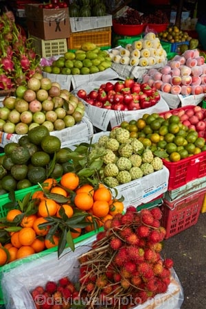 commerce;commercial;Dong-Ba-Market;fresh-produce;fruit;fruit-stall;fruit-stalls;Hu;Hue;market;market-place;market-stall;market-stalls;market_place;marketplace;marketplaces;markets;North-Central-Coast;produce;produce-market;produce-markets;produce-stall;retail;retailer;retailers;shop;shopping;shops;stall;stalls;street-scene;street-scenes;Tha-Thiên_Hu-Province;Thua-Thien_Hue-Province;Vietnam;Vietnamese;Asia