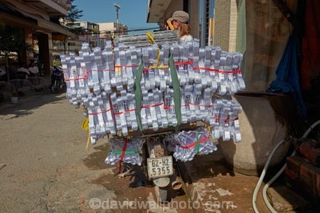 Asia;Asian;bike;bikes;Can-Duoc;Can-Duoc-Market;coat-hanger;coat-hangers;coat_hanger;coat_hangers;coathanger;coathangers;Long-An-Province,;Mekong-Delta;Mekong-Delta-Region;motorbike;motorbikes;motorcycle;motorcycles;motorscooter;motorscooters;over_load;over_loaded;overload;overloaded;scooter;scooters;South-East-Asia;Southeast-Asia;step_through;step_throughs;Vietnam;Vietnamese