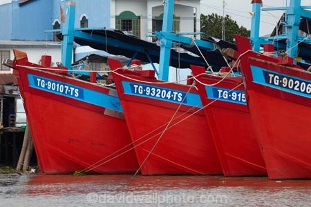 Asia;Asian;boat;boats;commercial-fishing;commercial-fishing-boats;fishing;fishing-boat;fishing-boats;M-Tho;Mekong-Delta;Mekong-Delta-Region;Mekong-River;My-Tho;My-Tho-River;red;river;rivers;South-East-Asia;Southeast-Asia;Tin-Giang-Province;Tien-Giang-Province;Tien-River;Upper-Mekong-River;Vietnam;Vietnamese;wooden;wooden-boat;wooden-boats;wooden-fishing-boat;wooden-fishing-boats