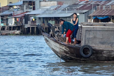 anchor;anchor-rope;anchors;Asia;Asian;boat;boat-market;boats;Cn-Tho;Cai-Rang;Cai-Rang-floating-market;calm;Can-Tho;Can-Tho-City;Can-Tho-River;Cái-Rang;Cái-Rang-Floating-Market;daughter;daughters;female;floating-market;floating-markets;lady;market;markets;Mekong-Delta;Mekong-Delta-Region;Mekong-River;mother;mothers;people;person;rope;ropes;South-East-Asia;Southeast-Asia;Vietnam;Vietnamese;water-market;woman;women;wooden-boat;wooden-boats
