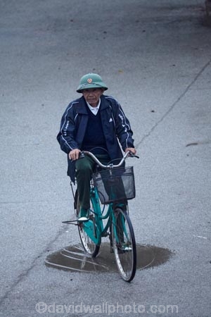army-helmet;Asia;bicycle;bicycles;bike;bikes;cycle;cycler;cyclers;cycles;cyclist;cyclists;helmet;helmets;man;men;Ninh-Binh;Ninh-BÃ¬nh-province;Ninh-Hai;Northern-Vietnam;old-man;old-men;people;person;push-bike;push-bikes;push_bike;push_bikes;pushbike;pushbikes;rain;raining;rainy;South-East-Asia;Southeast-Asia;street;street-scene;street-scenes;streets;Van-Lam-Village;Vietnam;Vietnamese