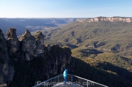 Australasia;Australia;Australian;Blue-Mountains;Blue-Mountains-N.P.;Blue-Mountains-National-Park;Blue-Mountains-NP;bluff;bluffs;cliff;cliffs;Echo-Point;erode;eroded;erosion;escarpment;escarpments;geological;geology;Gunnedoo;Jamison-Valley;Katoomba;lookout;lookouts;Meehni;mountainside;mountainsides;N.S.W.;New-South-Wales;NSW;panorama;panoramas;people;person;rock;rock-formation;rock-formations;rock-outcrop;rock-outcrops;rock-tor;rock-torr;rock-torrs;rock-tors;rocks;sandstone;scene;scenes;scenic-view;scenic-views;steep;stone;The-Three-Sisters;Three-Sisters;tourism;tourist;tourists;UN-world-heritage-site;UNESCO-World-Heritage-Site;united-nations-world-heritage-site;View;viewpoint;viewpoints;views;vista;vistas;Wimlah;world-heritage;world-heritage-area;world-heritage-areas;World-Heritage-Park;World-Heritage-site;World-Heritage-Sites
