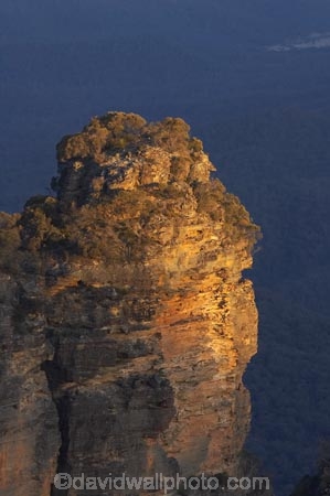 Australasia;Australia;Australian;Blue-Mountains;Blue-Mountains-N.P.;Blue-Mountains-National-Park;Blue-Mountains-NP;bluff;bluffs;cliff;cliffs;Echo-Point;erode;eroded;erosion;geological;geology;Gunnedoo;Jamison-Valley;Katoomba;last-light;late-light;low-light;mountainside;mountainsides;N.S.W.;New-South-Wales;NSW;rock;rock-formation;rock-formations;rock-outcrop;rock-outcrops;rock-tor;rock-torr;rock-torrs;rock-tors;rocks;sandstone;steep;stone;The-Three-Sisters;Three-Sisters;UN-world-heritage-site;UNESCO-World-Heritage-Site;united-nations-world-heritage-site;world-heritage;world-heritage-area;world-heritage-areas;World-Heritage-Park;World-Heritage-site;World-Heritage-Sites