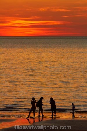 Australasian;Australia;Australian;beach;beaches;calm;coast;coastal;coastline;Darwin;dusk;evening;Mindil-Beach;Mindil-Beach-Market;Mindil-Beach-Markets;Mindil-Beach-Sunset-Market;Mindil-Beach-Sunset-Markets;Mindil-Market;Mindil-Markets;Mindil-Sunset-Market;Mindil-Sunset-Markets;N.T.;nightfall;Northern-Territory;NT;ocean;oceans;orange;people;person;placid;quiet;reflection;reflections;sand;sandy;sea;seas;serene;shore;shoreline;silhouette;silhouettes;sky;smooth;still;sunset;sunsets;Top-End;tranquil;twilight;water