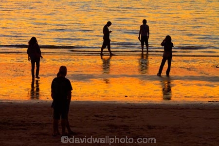 Australasian;Australia;Australian;beach;beaches;calm;coast;coastal;coastline;Darwin;dusk;evening;Mindil-Beach;Mindil-Beach-Market;Mindil-Beach-Markets;Mindil-Beach-Sunset-Market;Mindil-Beach-Sunset-Markets;Mindil-Market;Mindil-Markets;Mindil-Sunset-Market;Mindil-Sunset-Markets;N.T.;nightfall;Northern-Territory;NT;ocean;oceans;orange;people;person;placid;quiet;reflection;reflections;sand;sandy;sea;seas;serene;shore;shoreline;silhouette;silhouettes;sky;smooth;still;sunset;sunsets;Top-End;tranquil;twilight;water