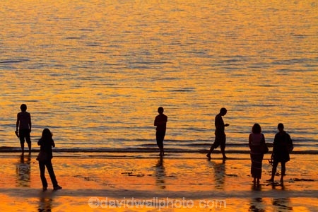 Australasian;Australia;Australian;beach;beaches;calm;coast;coastal;coastline;Darwin;dusk;evening;Mindil-Beach;Mindil-Beach-Market;Mindil-Beach-Markets;Mindil-Beach-Sunset-Market;Mindil-Beach-Sunset-Markets;Mindil-Market;Mindil-Markets;Mindil-Sunset-Market;Mindil-Sunset-Markets;N.T.;nightfall;Northern-Territory;NT;ocean;oceans;orange;people;person;placid;quiet;reflection;reflections;sand;sandy;sea;seas;serene;shore;shoreline;silhouette;silhouettes;sky;smooth;still;sunset;sunsets;Top-End;tranquil;twilight;water