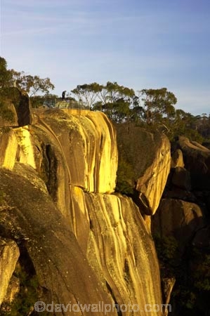 alpine;australasia;australia;australian;australian-alps;bents-lookout;bluff;bluffs;cliff;cliffs;lookout;lookouts;mountainside;mountainsides;panorama;panoramas;scene;scenes;steep;victoria;victorian-alps;view;viewpoint;viewpoints;views;vista;vistas
