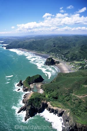 surf;surfing;surfie;houses;water;community;seaside;sea;seashore;tide;tidal;coastline;bays;aerials;communities;ocean;beach;beaches;shore;shoreline;waves