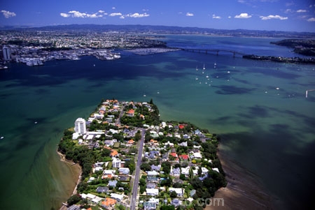 residential;urban-sprawl;suburban;suburbia;houses;water;community;seaside;sea;ocean;shore;seashore;suburban-beach;tide;tidal;coastline;bays;aerials