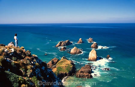 lighthouse;light-house;coast;coastal;coastline;cliff;cliffs;bluff;bluffs;rocks;sea;ocean;pacific;rock;wave;waves