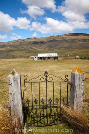 abandoned;backcountry-hut;backcountry-huts;building;buildings;cabin;cabins;Central-Otago;cobb;cobb-cottage;cottage;cottages;farm;farming;forgotten;forsaken;gate;gatepost;gateposts;gates;gateway;gateways;goldminers;goldmining;goldrush;heritage;historic;historic-building;historic-buildings;historical;historical-building;historical-buildings;history;homesteads;hut;huts;mine;miners;miners-cottage;mining;musterers-hut;N.Z.;neglect;neglected;Nevis-Valley;New-Zealand;NZ;old;Otago;overgrown;ruin;rush;S.I.;SI;South-Is.;South-Island;tradition;traditional