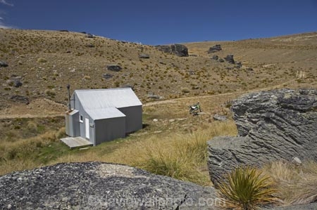 back-country-hut;backcountry;backcountry-hut;backcountry-huts;Central-Otago;corrugated-iron;corrugated-steel;DOC-hut;DOC-huts;high-altitude;high-country-hut;highcountry;highcountry-hut;highcountry-huts;highlands;hikers-hut;hikers-huts;huits;hut;mountain-hut;mountain-huts;mountains;N.Z.;New-Zealand;NZ;Old-Woman-Hut;Old-Woman-Range;Otago;outdoors;range;ranges;S.I.;shelter;SI;South-Island;trampers-hut;trampers-huts;tussock;tussock-grass;tussocks