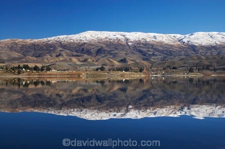 calm;Central-Otago;cold;lake;Lake-Dunstan;lakes;N.Z.;New-Zealand;NZ;Otago;Pisa-Mountains;Pisa-range;Pisa-Ranges;placid;quiet;range;ranges;reflection;reflections;S.I.;season;seasonal;seasons;serene;SI;smooth;snow;snow_capped;snowing;South-Is.;South-Island;still;tranquil;water;white;winter;wintery