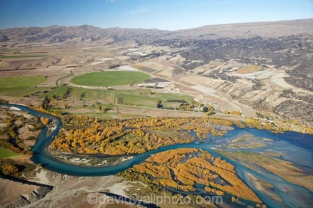 s-bend;aerial;aerial-photo;aerial-photograph;aerial-photographs;aerial-photography;aerial-photos;aerial-view;aerial-views;aerials;agricultural;agriculture;autuminal;autumn;autumn-colour;autumn-colours;Autumn-Willow-Trees;autumnal;bend;Bendigo;Bendigo-VIneyards;bends;braided-river;braided-rivers;Central-Otago;Clutha-River;Clutha-River-Delta;color;colors;colour;colours;country;countryside;creek;creeks;deciduous;delta;deltas;fall;farm;farming;farmland;farms;field;fields;golden;meadow;meadows;meander;meandering;meandering-river;meandering-rivers;N.Z.;New-Zealand;NZ;Otago;paddock;paddocks;pasture;pastures;river;river-delta;river-deltas;rivers;rural;s-bend;S.I.;season;seasonal;seasons;SI;South-Is.;South-Island;stream;streams;tree;trees;Upper-Clutha;willow;willow-tree;willow-trees;willows;yellow