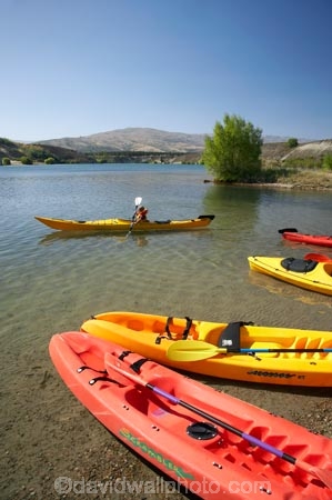 adventure;adventure-tourism;Bannockburn-Inlet;boat;boats;canoe;canoeing;canoes;Central-Otago;color;colorful;colour;colourful;kayak;kayaker;kayakers;kayaking;Kayaks;lake;Lake-Dunstan;lakes;leisure;N.Z.;New-Zealand;NZ;Otago;red;S.I.;SI;South-Island;yellow
