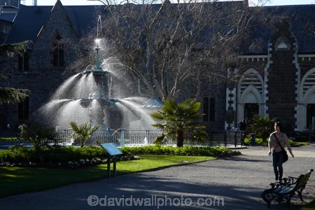 Botanic-Garden;Botanic-Gardens;Botanical-Garden;Botanical-Gardens;Canterbury;Christchurch;Christchurch-Botanic-Garden;Christchurch-Botanic-Gardens;Christchurch-Botanical-Garden;Christchurch-Botanical-Gardens;fountain;fountains;N.Z.;New-Zealand;NZ;Peacock-Fountain;people;person;S.I.;SI;South-Is.;South-Island;spray;water