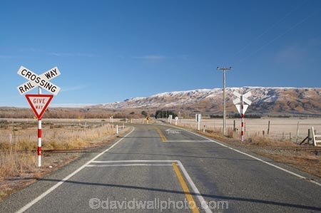 cross;crosses;give-way-sign;level-crossing;level-crossings;Middlemarch;N.Z.;New-Zealand;NZ;Otago;rail;rail-crossing;rail-crossings;railroad;railroads;railway;railway-crossing;railway-crossings;railways;range;ranges;Rock-amp;-Pillar-Range;S.I.;SI;sign;signage;signs;snow-capped;snow_capped;snowcapped;snowy;South-Is.;South-Island;Strath-Taieri;Sutton;tracks;train;trains;transport;transportation;twilight;warning;warning-sign;warning-signs;x
