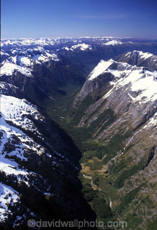 beautiful;beauty;majestic;middle-earth;mountain;mountains;natural;nature;peak;peaks;range;rivers;scene;scenic;south-west;southland;summit;summits;te-wahipounamu-south_west-new-zealand-world-hertitage-area;valley;water
