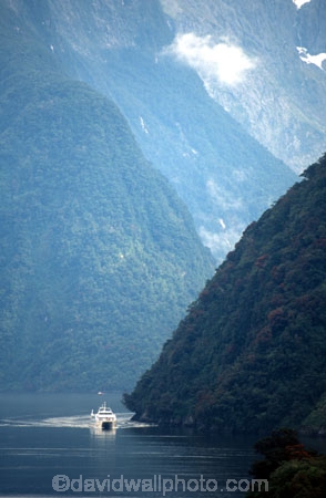 cliff;cliffs;fiordland-national-park;fjord;fjords;grandeur;majestic;majesty;natural;nature;scenery;scenic;sheer;sound;sounds;te-waihipounamusouth-west-new-zealand-world-heritage-site;tourism;tourist;tourists