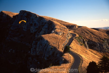 fly;flying;flies;soar;soaring;paraglide;paraglides;paragliders;paragliding;parapont;paraponts;paraponter;paraponters;paraponting;parasail;parasails;parasailer;parasailers;parasailing;cliff;bluff;jump;road