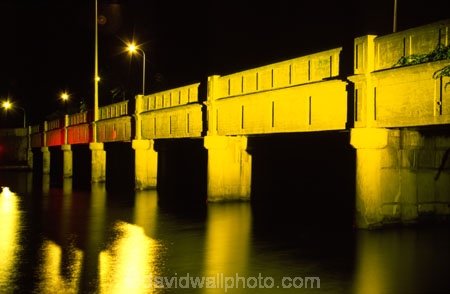 yellow;rivers;bridges;water;transport;transportation;aerials;traffic-flow;flows;waterway;structure