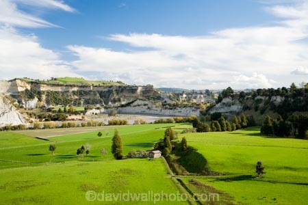 agricultural;agriculture;country;countryside;farm;farming;farmland;farms;field;fields;meadow;meadows;N.I.;N.Z.;New-Zealand;NI;North-Island;NZ;Ohingaiti;paddock;paddocks;pasture;pastures;Rangitikei;Rangitikei-River;river;rivers;rural