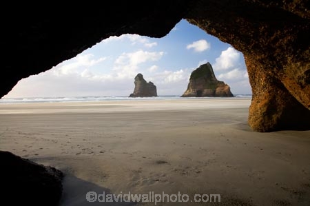 Archway-Is;Archway-Is.;Archway-Island;Archway-Islands;beach;beaches;cave;cavern;caverns;caves;coast;coastal;coastline;geological;geology;grotto;grottos;N.Z.;Nelson-Region;New-Zealand;North-West-Nelson-Region;NZ;rock;rock-formation;rock-formations;rock-outcrop;rock-outcrops;rock-tor;rock-torr;rock-torrs;rock-tors;rocks;S.I.;sand;sandy;scenic;sea-cave;sea-caves;shore;shoreline;SI;South-Is.;South-Island;stone;Tasman-Sea;Wharariki-Beach