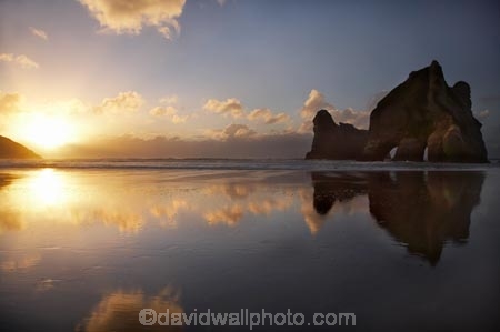 Archway-Is;Archway-Is.;Archway-Island;Archway-Islands;beach;beaches;calm;coast;coastal;coastline;dusk;evening;foreshore;geological;geology;N.Z.;Nelson-Region;New-Zealand;nightfall;North-West-Nelson-Region;NZ;placid;quiet;reflection;reflections;rock;rock-formation;rock-formations;rock-outcrop;rock-outcrops;rock-tor;rock-torr;rock-torrs;rock-tors;rocks;S.I.;sand;sandy;serene;shore;shoreline;SI;sky;smooth;South-Is.;South-Island;still;stone;sunset;sunsets;Tasman-Sea;tranquil;twilight;water;Wharariki-Beach
