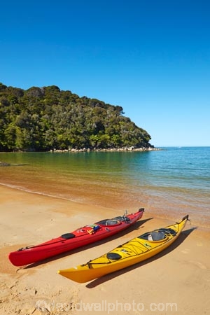 Abel-Tasman;Abel-Tasman-N.P.;Abel-Tasman-National-Park;Abel-Tasman-NP;adventure;adventure-tourism;beach;beaches;boat;boats;canoe;canoeing;canoes;coast;coastal;coastline;coastlines;coasts;hot;kayak;kayaking;kayaks;N.Z.;national-park;national-parks;Nelson-Region;New-Zealand;NZ;ocean;oceans;red-kayak;red-kayaks;S.I.;sea;sea-kayak;sea-kayaking;sea-kayaks;seas;shore;shoreline;shorelines;shores;South-Is;South-Island;Sth-Is;summer;Tasman-Bay;Tasman-District;Te-Pukatea;Te-Pukatea-Bay;tourism;vacation;vacations;water;yellow-kayak;yellow-kayaks