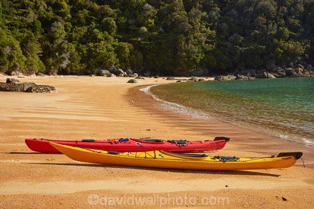 Abel-Tasman;Abel-Tasman-N.P.;Abel-Tasman-National-Park;Abel-Tasman-NP;adventure;adventure-tourism;beach;beaches;boat;boats;canoe;canoeing;canoes;coast;coastal;coastline;coastlines;coasts;hot;kayak;kayaking;kayaks;N.Z.;national-park;national-parks;Nelson-Region;New-Zealand;NZ;ocean;oceans;red-kayak;red-kayaks;S.I.;sea;sea-kayak;sea-kayaking;sea-kayaks;seas;shore;shoreline;shorelines;shores;South-Is;South-Island;Sth-Is;summer;Tasman-Bay;Tasman-District;Te-Pukatea;Te-Pukatea-Bay;tourism;vacation;vacations;water;yellow-kayak;yellow-kayaks