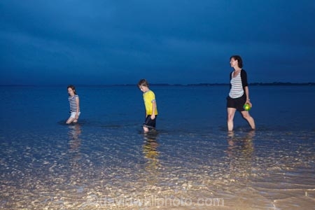 boy;boys;brother;brothers;child;children;coast;coastal;coastline;coastlines;coasts;Doubtless-Bay;dusk;evening;families;family;foreshore;girl;girls;holiday;Karikari-Peninsula;kid;kids;little-boy;little-girl;mother;mothers;N.I.;N.Z.;New-Zealand;NI;night;night-time;North-Is;North-Is.;North-Island;Northland;NZ;ocean;Parakerake-Bay;people;person;sea;shore;shoreline;shorelines;shores;sibbling;sibblings;sister;sisters;small-boys;small-girls;summer;twilight;water;Whatuwhiwhi