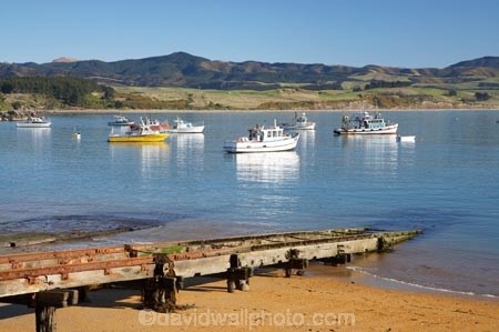 bay;bays;beach;beaches;boat-ramp;boat-ramps;coast;coastal;coastline;coastlines;coasts;fishing-boat;fishing-boats;foreshore;Moeraki;Moeraki-Fishing-Village;N.Z.;New-Zealand;North-Otago;NZ;ocean;Pacific-Ocean;rail;rails;S.I.;sea;seaside-town;seaside-towns;seaside-village;seaside-villages;sheltered-bay;shore;shoreline;shorelines;shores;SI;slipway;slipways;South-Is;South-Island;Waitaki-District;Waitaki-Region;water