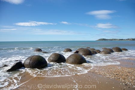 beach;beaches;boulder;coast;coastal;coastline;coastlines;coasts;concretion;foreshore;formation;geological;geology;marble;marbles;Moeraki;Moeraki-Boulder;Moeraki-Boulders;N.Z.;New-Zealand;North-Otago;NZ;ocean;Otago;rock;rocks;round;S.I.;sand;sea;sedimentary;shore;shoreline;shorelines;shores;SI;South-Is;South-Is.;South-Island;sphere;unusual-geologocal-feature;unusual-geologocal-features;unusual-natural-feature;unusual-natural-features;unusual-rock;unusual-rocks;Waikati-District;Waitaki-District;Waitaki-Region;water