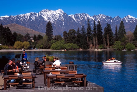 cafes;outdoors;eating;eat;boats;boat;mountains;mountain-range;remarkables;snow;poplars;lakes;leisure;pleasure;relaxation;relaxing;dining;alfresco;tourist;tourists;tourism;tourist-resort;vacation;vacations;vacationers;holiday;holidays;holidaymaker