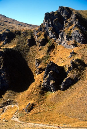 Queenstown;Central-Otago;Skippers-Canyon;canyon;mountain-biker;mountain-bike;mountain;mountains;rock;rocks;rocky;path;grassy;auburn;distant;distance