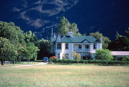 home;house;homestead;farmland;sheltered;peaceful;farm;farmsted;paradise;glenorchy;south-island;new-zealand